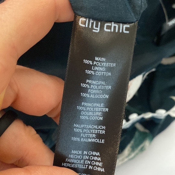 CITY‎ CHIC Jade off shoulder floral Fresh Field Jumpsuit - Picture 4 of 6